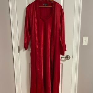 Satin sleeping gown and robe
